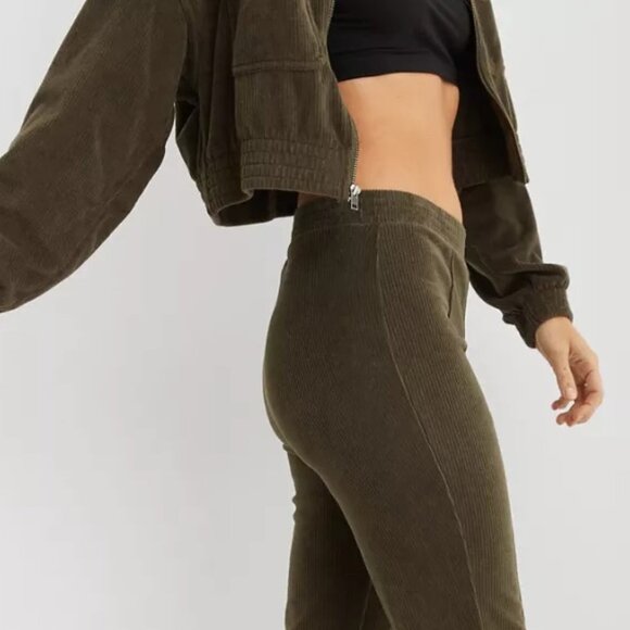 NEW Aerie Women's Groove-On Rib Velour High Waisted Flare Pant Olive - Picture 5 of 12